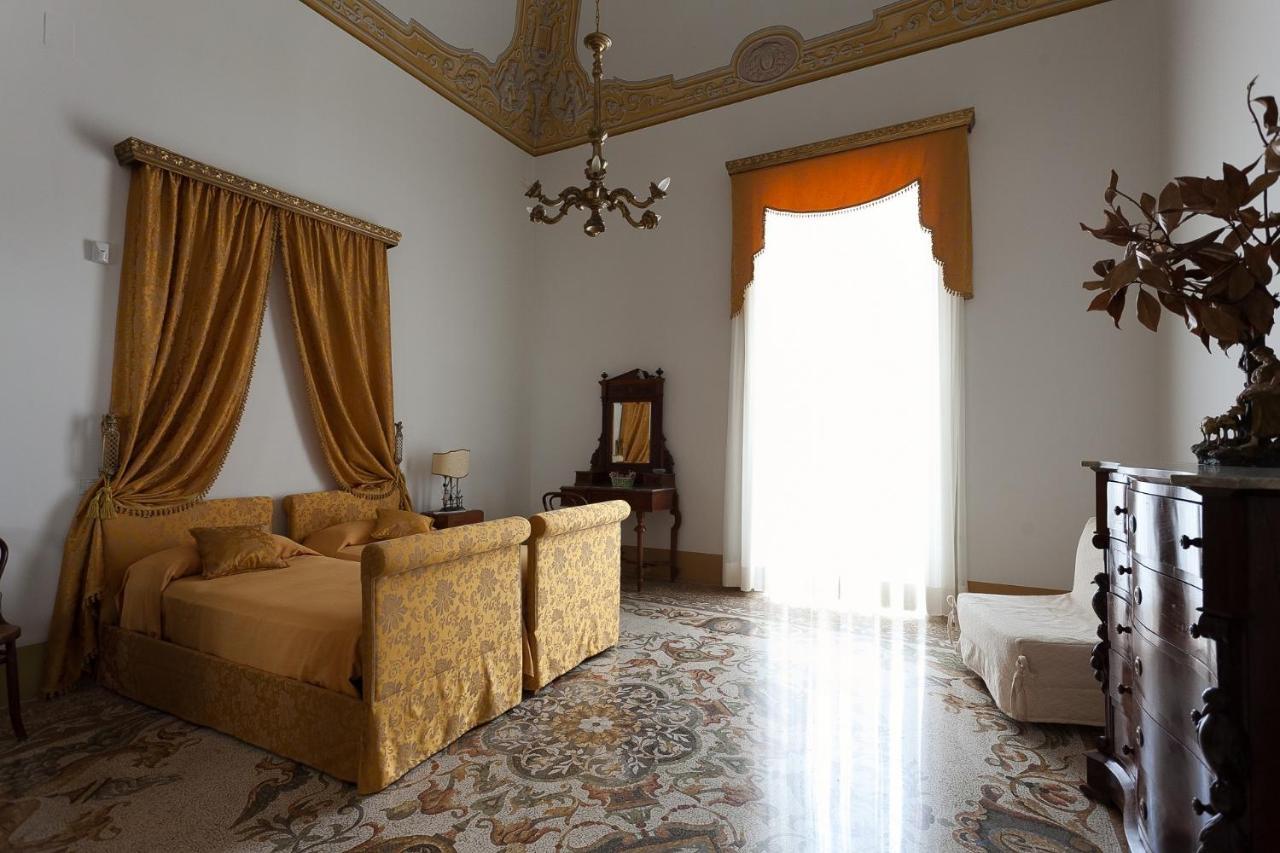 Palazzo Pio Apartment Lecce Luaran gambar