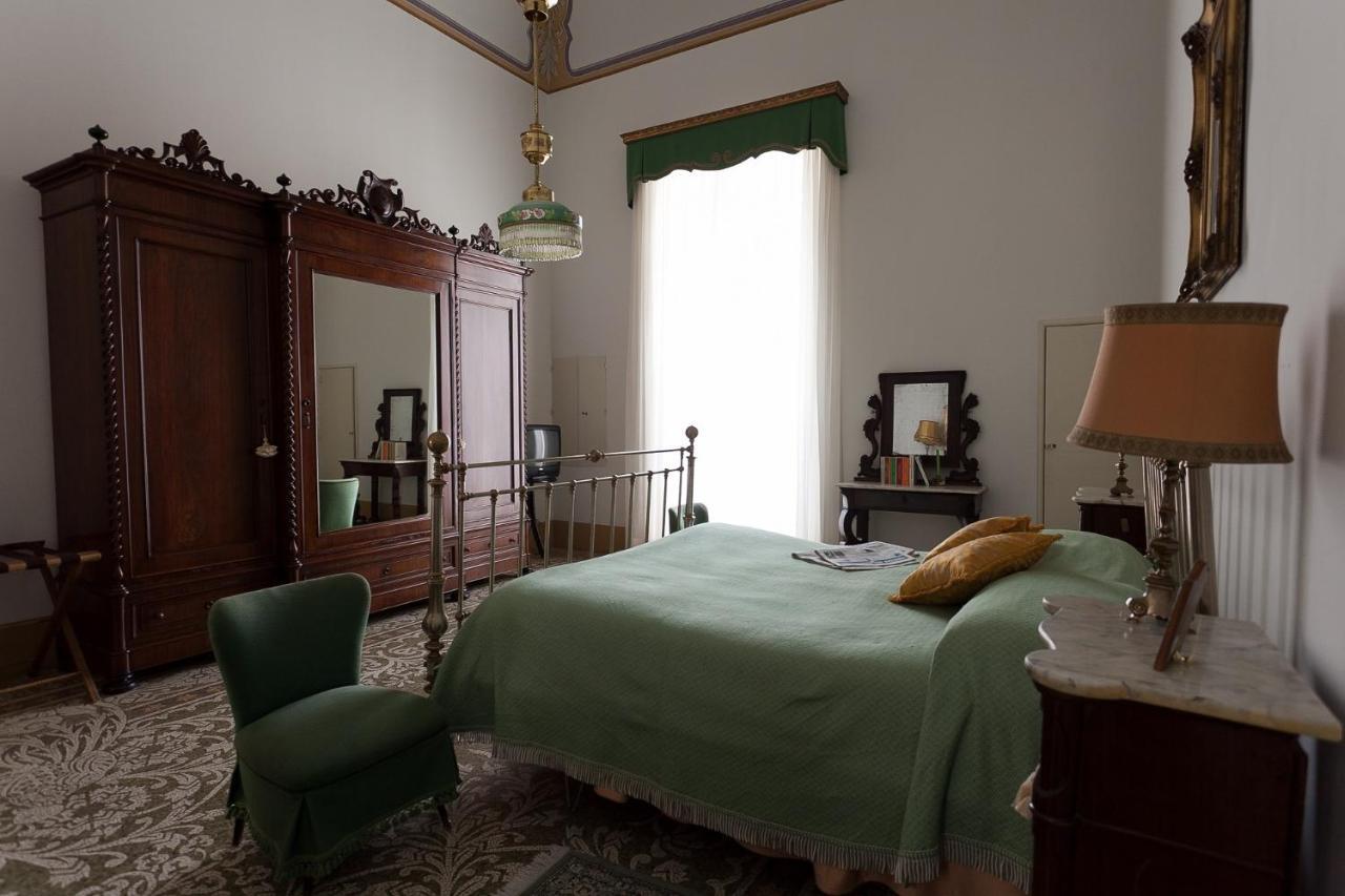Palazzo Pio Apartment Lecce Luaran gambar